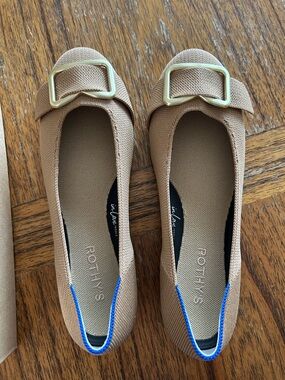 Rothy's emblem flat 9